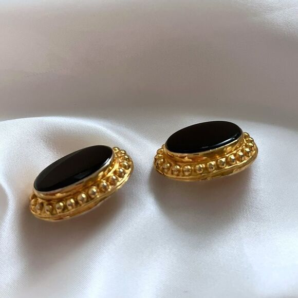 Vintage Tulla Booth Black Gold Oval Cabochon Earrings - Picture 2 of 3